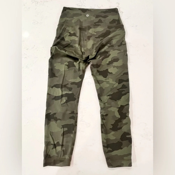 Lululemon Green Camo Leggings - Picture 3 of 5
